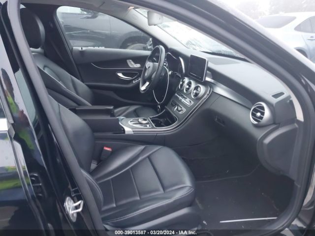 55SWF4JB3HU195880 Mercedes-Benz C 300 Luxury/sport