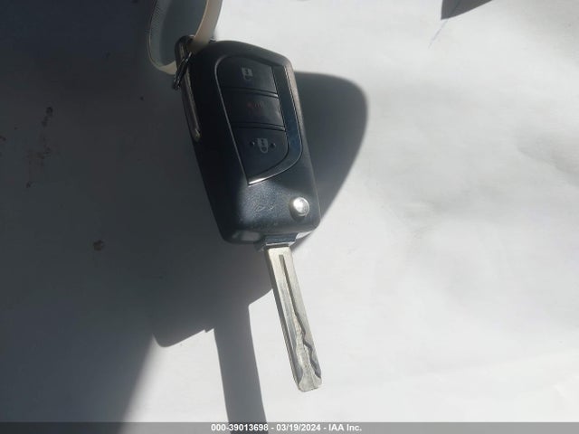 Toyota C-HR XLE 2018 NMTKHMBX0JR025867 Image 11