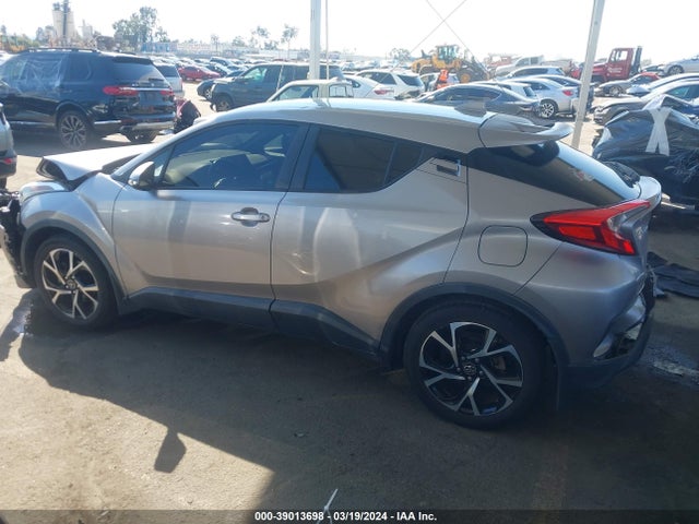 Toyota C-HR XLE 2018 NMTKHMBX0JR025867 Image 14