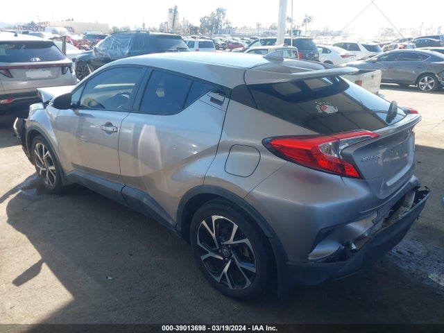 Toyota C-HR XLE 2018 NMTKHMBX0JR025867 Image 3