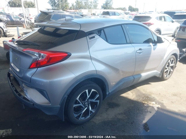 Toyota C-HR XLE 2018 NMTKHMBX0JR025867 Image 4