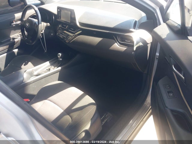 Toyota C-HR XLE 2018 NMTKHMBX0JR025867 Image 5