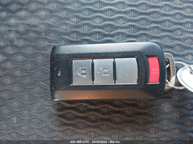 JA4AZ3A3XJZ056023 Mitsubishi Outlander Se