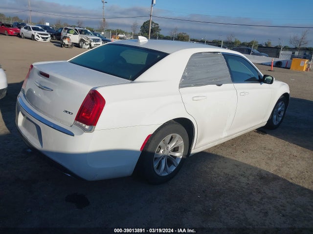 Chrysler 300 Limited 2015 2C3CCAAG8FH931487 Image 4