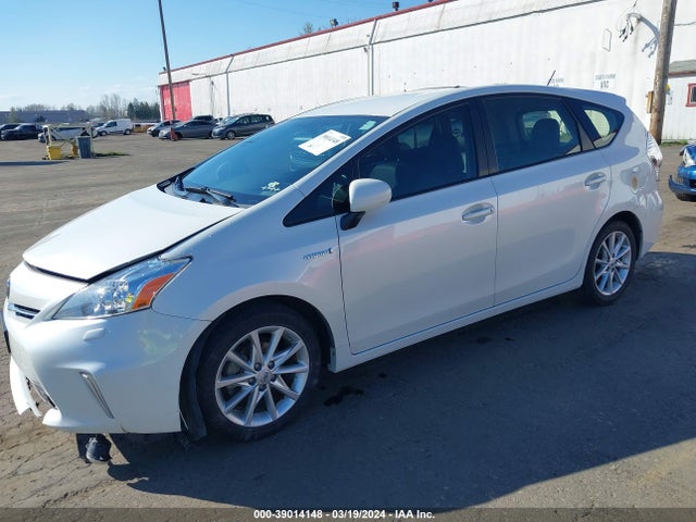 Toyota Prius V Five 2014 JTDZN3EU0EJ006324 Image 2