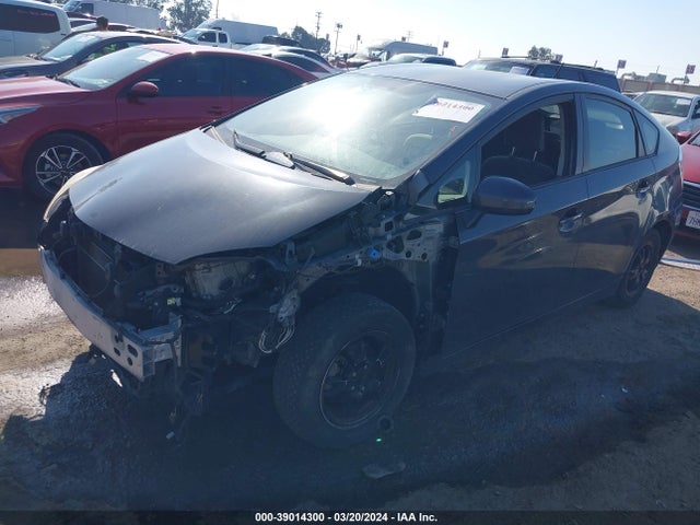 Toyota Prius Two 2014 JTDKN3DU5E0358016 Image 2