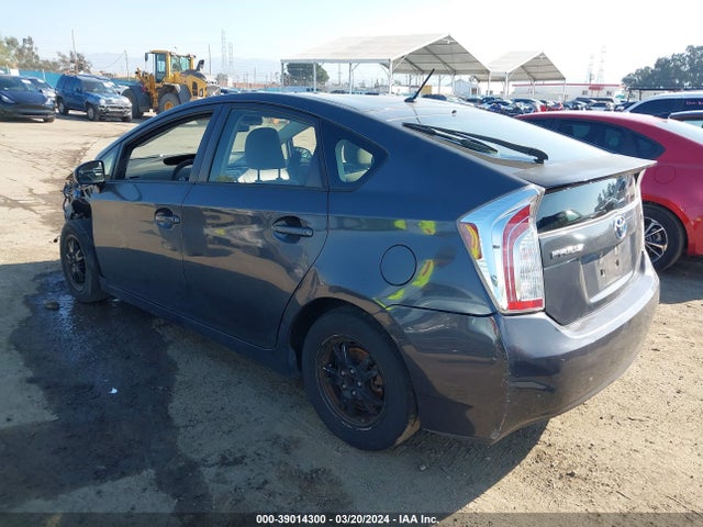 Toyota Prius Two 2014 JTDKN3DU5E0358016 Image 3