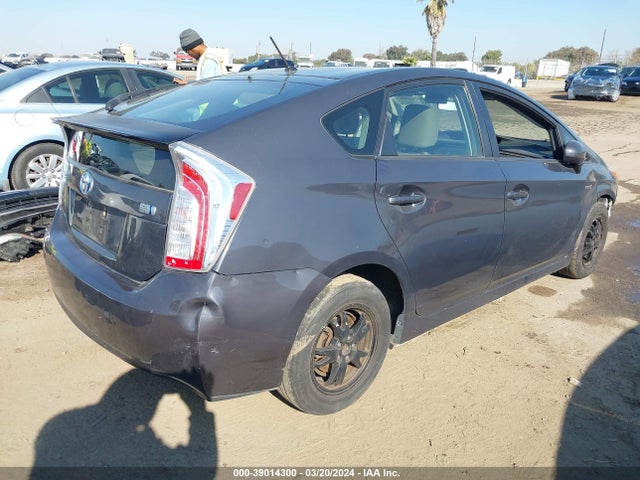 Toyota Prius Two 2014 JTDKN3DU5E0358016 Image 4
