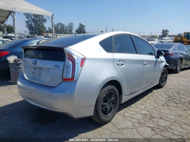 JTDKN3DU6E1789099 Toyota Prius Two