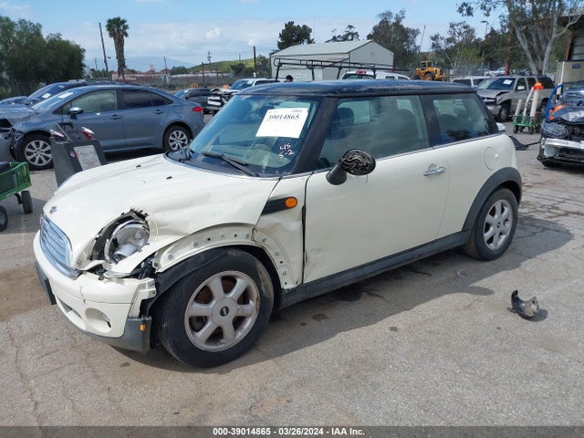 2010 MINI COOPER WMWMF3C55ATZ66110 Photo 1