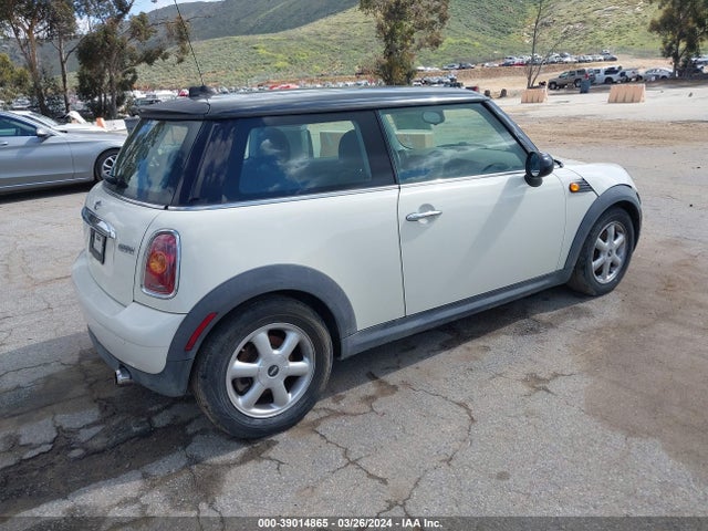 2010 MINI COOPER WMWMF3C55ATZ66110 Photo 3