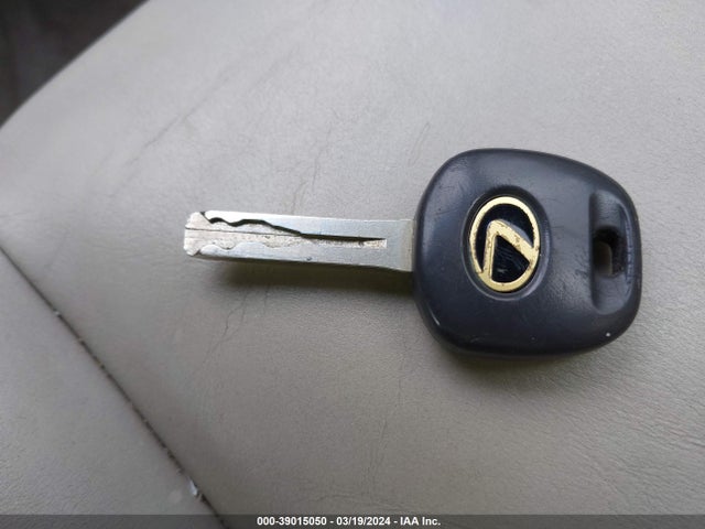39015050 :رقم المزاد ، JTJHF10U020284630 vin ، 2002 Lexus Rx 300 مزاد بيع
