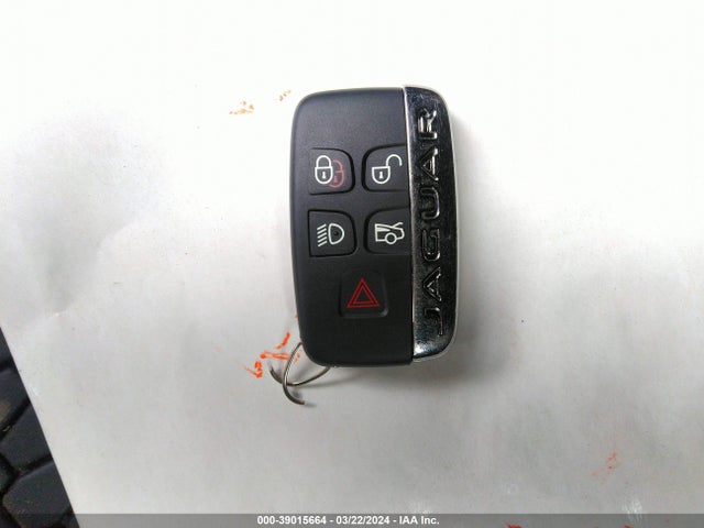 2019 JAGUAR XE SAJAK4FX5KCP50636 Photo 10