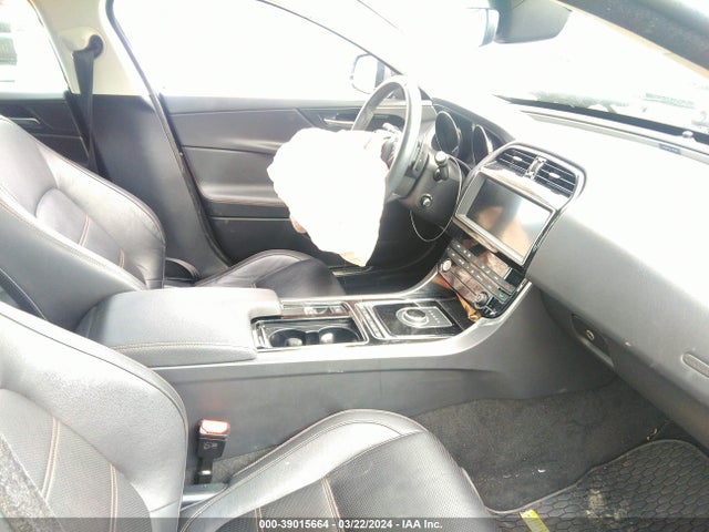 2019 JAGUAR XE SAJAK4FX5KCP50636 Photo 4