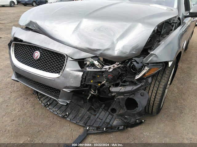 2019 JAGUAR XE SAJAK4FX5KCP50636 Photo 5