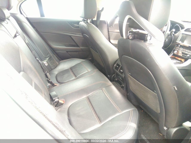 2019 JAGUAR XE SAJAK4FX5KCP50636 Photo 7