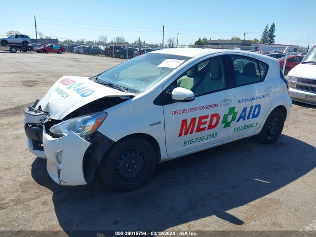 Toyota Prius C One 2016 JTDKDTB30G1120682 Image 2