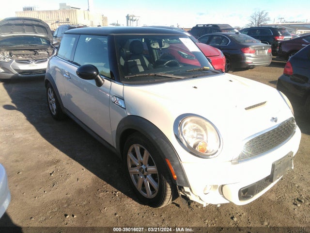 2011 MINI COOPER WMWSV3C5XBTY13038 Photo 0