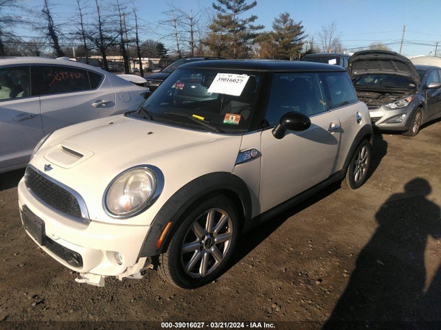 2011 MINI COOPER WMWSV3C5XBTY13038 Photo 1