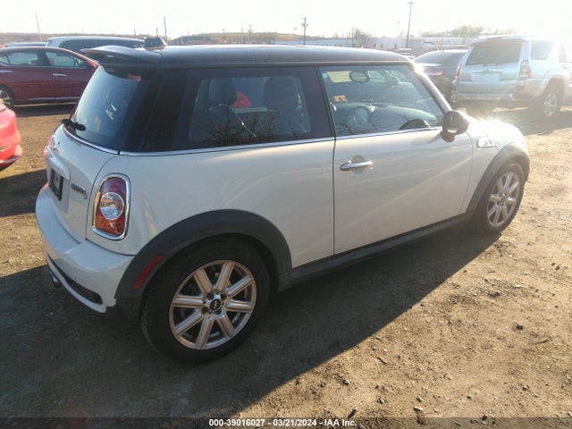 2011 MINI COOPER WMWSV3C5XBTY13038 Photo 3