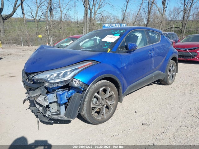 Toyota C-HR XLE 2020 NMTKHMBX3LR116554 Image 2