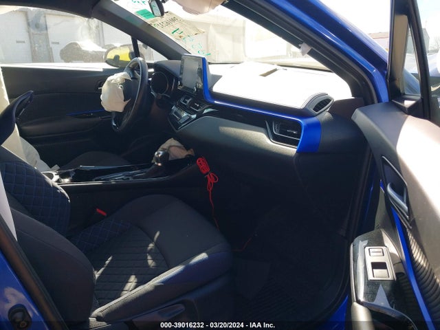 Toyota C-HR XLE 2020 NMTKHMBX3LR116554 Image 5
