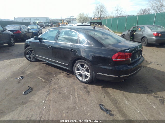 1VWBT7A37FC059827 Volkswagen Passat 1.8t Se