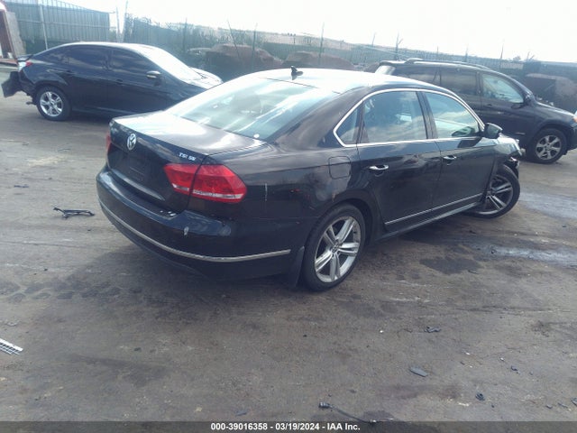 1VWBT7A37FC059827 Volkswagen Passat 1.8t Se