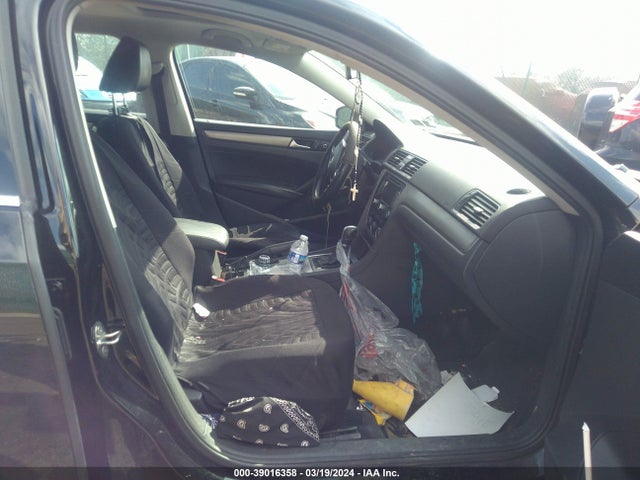 1VWBT7A37FC059827 Volkswagen Passat 1.8t Se
