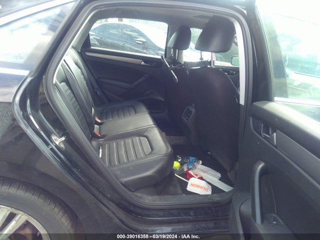 1VWBT7A37FC059827 Volkswagen Passat 1.8t Se