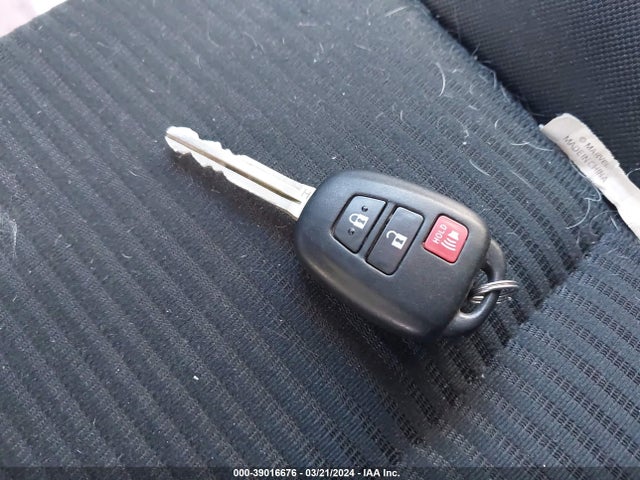 Toyota RAV4 LE 2016 JTMBFREV4GJ054812 Image 11