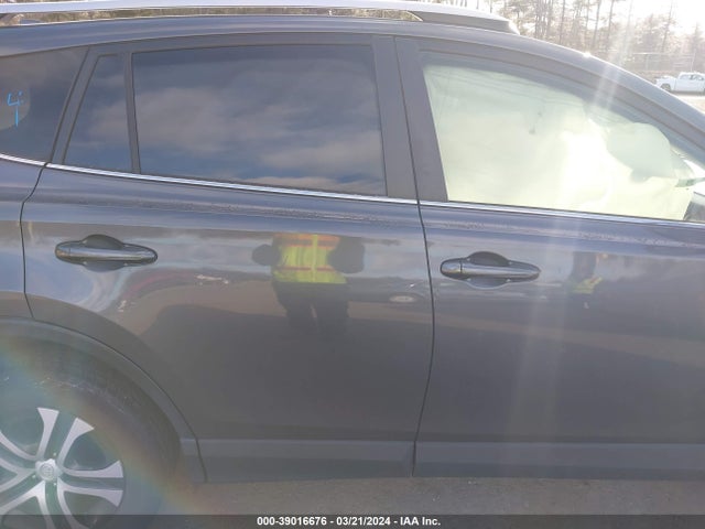 Toyota RAV4 LE 2016 JTMBFREV4GJ054812 Image 13