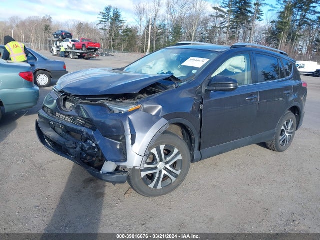 Toyota RAV4 LE 2016 JTMBFREV4GJ054812 Image 2
