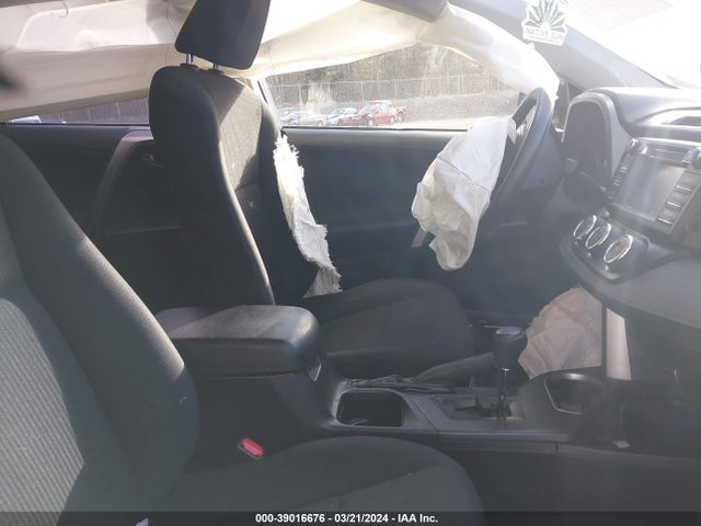 Toyota RAV4 LE 2016 JTMBFREV4GJ054812 Image 5