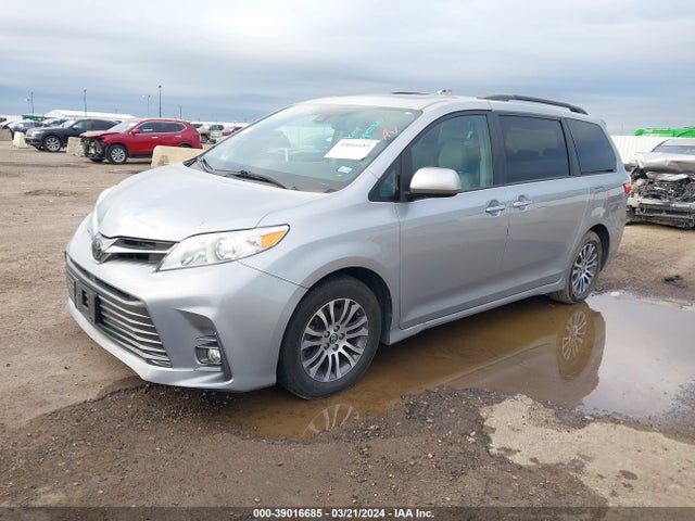 Toyota Sienna Xle 8 Passenger 2018 5TDYZ3DC9JS943355 Image 2