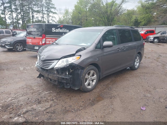 Toyota Sienna Le 8 Passenger 2017 5TDKZ3DC7HS787140 Image 2