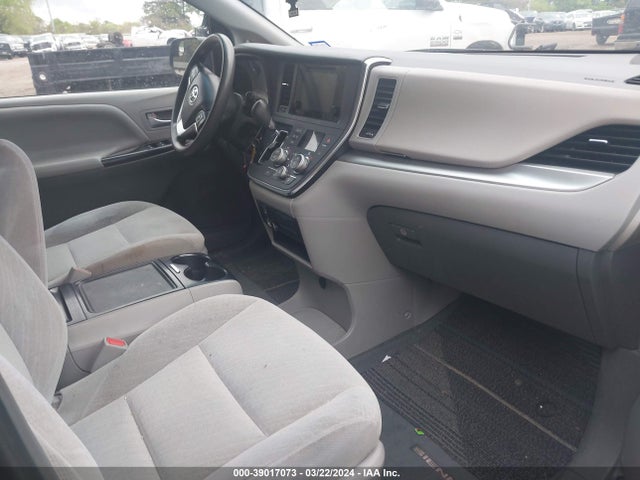 Toyota Sienna Le 8 Passenger 2017 5TDKZ3DC7HS787140 Image 5