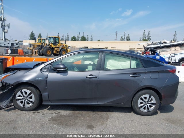 Toyota Prius Two 2017 JTDKBRFU8H3572154 Image 14
