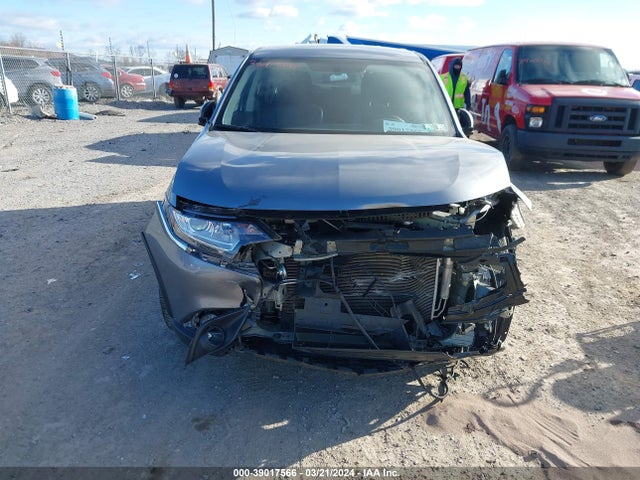 JA4AZ3A3XKZ042267 Mitsubishi Outlander Se