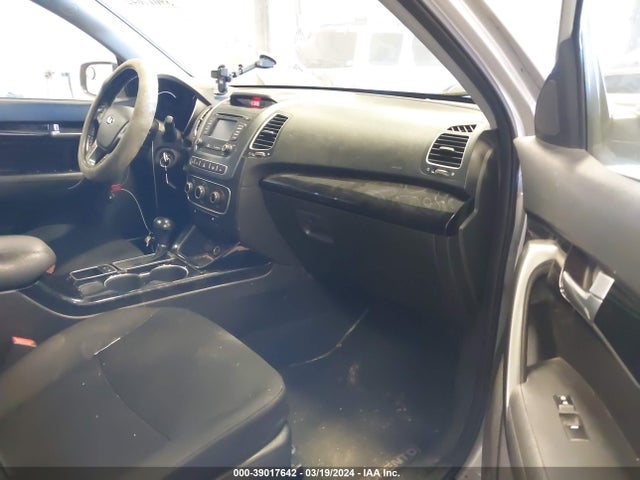 KIA SORENTO LX 2014 5XYKTCA68EG529850 Image 5