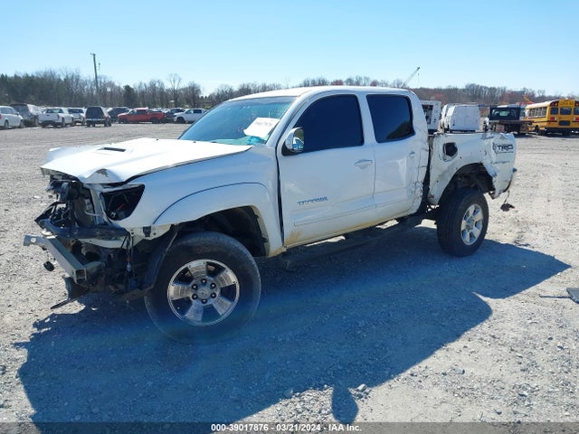 Toyota Tacoma Base V6 2015 5TFLU4EN2FX127460 Image 2