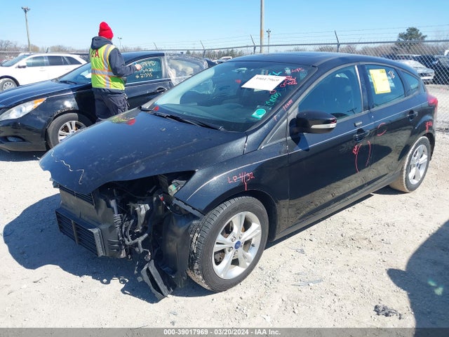 Ford FOCUS SE 2014 1FADP3K22EL135991 Image 2