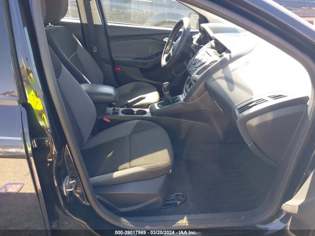 Ford FOCUS SE 2014 1FADP3K22EL135991 Image 5