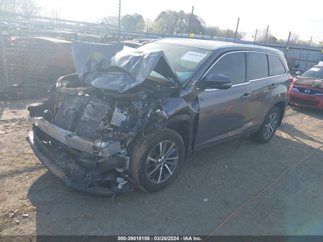 Toyota Highlander Xle 2018 5TDKZRFH8JS285657 Image 2