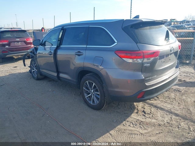 Toyota Highlander Xle 2018 5TDKZRFH8JS285657 Image 3