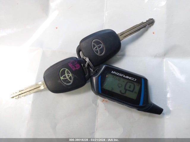Toyota RAV4 LE 2016 JTMBFREV2GJ070202 Image 11