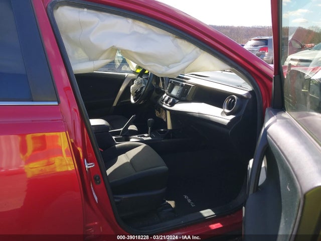 Toyota RAV4 LE 2016 JTMBFREV2GJ070202 Image 5