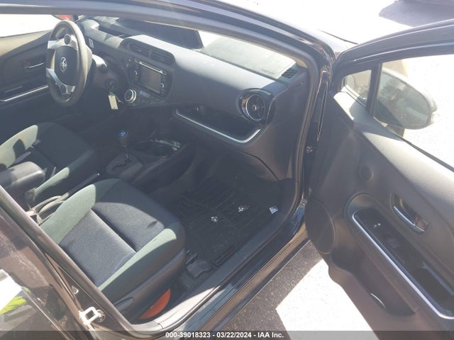 Toyota Prius C Two 2016 JTDKDTB33G1122488 Image 5