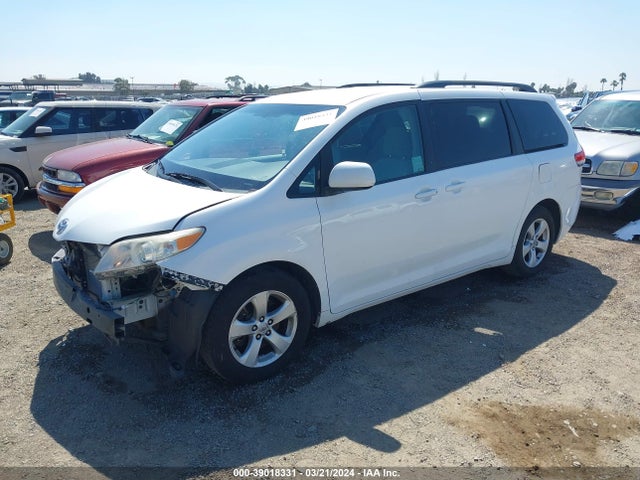 Toyota Sienna Le V6 8 Passenger 2014 5TDKK3DC3ES407291 Image 2