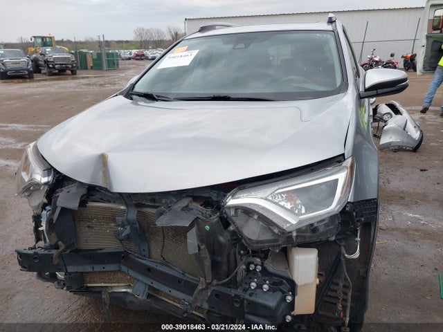 Toyota Rav4 Xle 2018 JTMWFREV0JD124667 Image 13